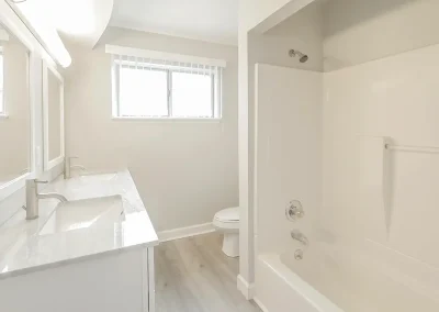 Modern bathroom at Golfview Apartments